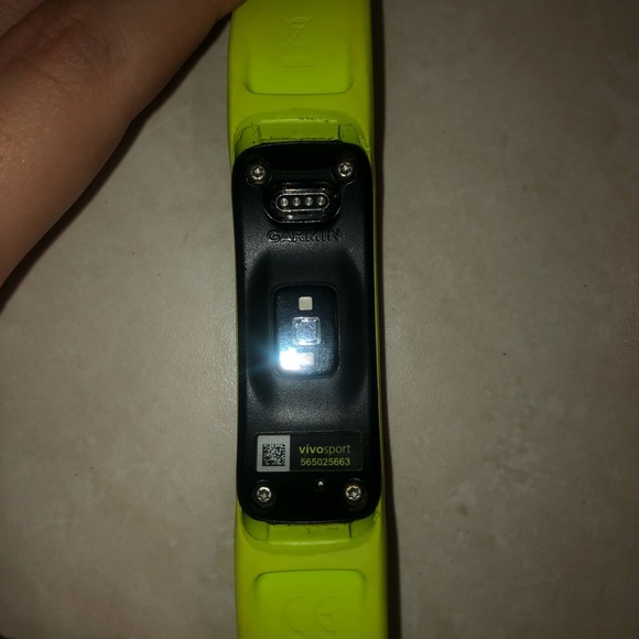 Garmin Vívosport Watch - Picture 7 of 16